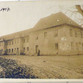 Sokolovna v Nádražní ulici 1927